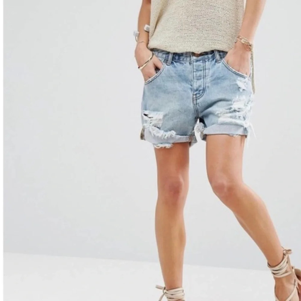 One‎ Teaspoon Chargers Distressed Denim Shorts Size 25
